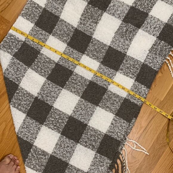 🍁SALE $10🍁 BUFFALO PLAID check poncho gray/white fringed RN125525 - Picture 10 of 10